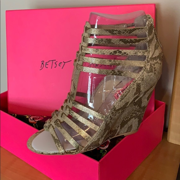 Shoes - Picture 2 of 3